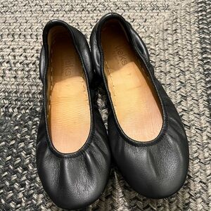 Tieks size 7 matte black flats